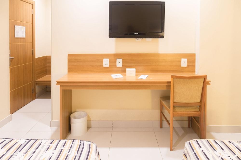 Hotel Atlantico Business Centro Rio de Janeiro Buitenkant foto A desk in a hotel room