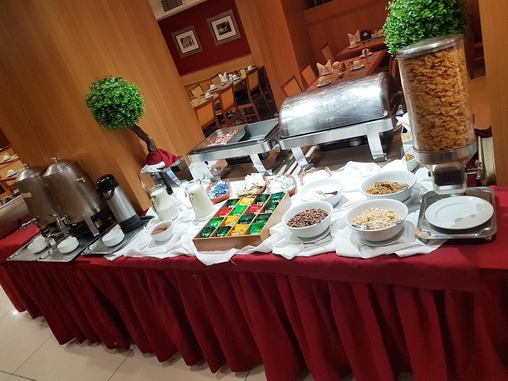 Hotel Atlantico Business Centro Rio de Janeiro Buitenkant foto Breakfast buffet in a hotel