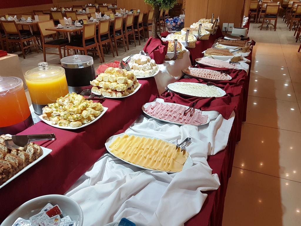 Hotel Atlantico Business Centro Rio de Janeiro Buitenkant foto Breakfast buffet at a hotel in Belgrade